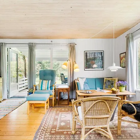 3 Bedroom Cozy In Sjaellands Odde Holiday home Tjorneholm